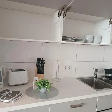 Апартаменты L8 Street - Gneisenaustrasse 9